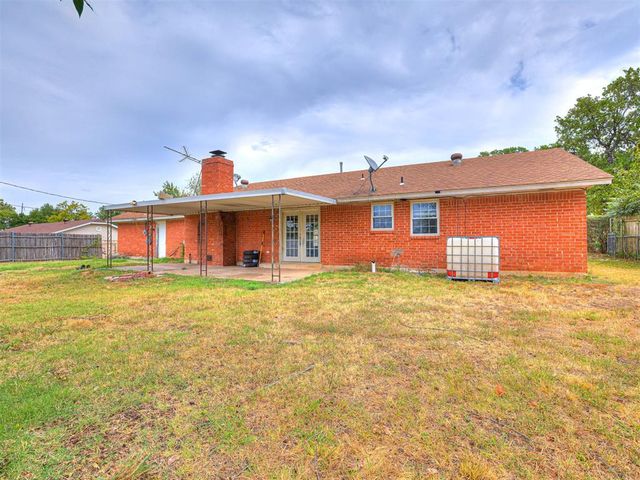 907 Oak Park Drive, Choctaw, OK 73020