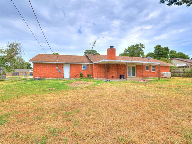 907 Oak Park Drive, Choctaw, OK 73020