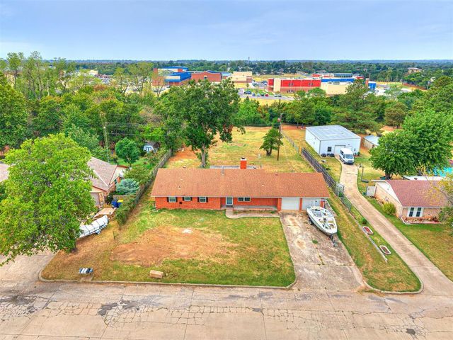 907 Oak Park Drive, Choctaw, OK 73020