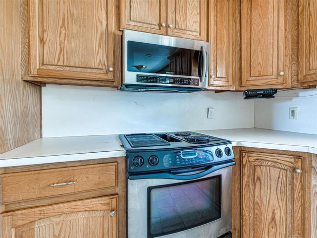 907 Oak Park Drive, Choctaw, OK 73020