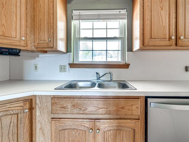 907 Oak Park Drive, Choctaw, OK 73020
