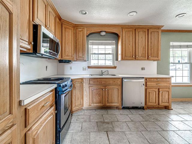 907 Oak Park Drive, Choctaw, OK 73020