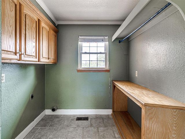 907 Oak Park Drive, Choctaw, OK 73020