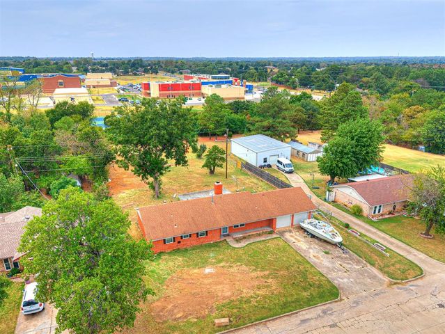 907 Oak Park Drive, Choctaw, OK 73020