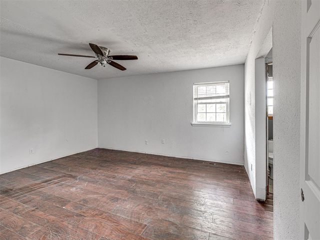 907 Oak Park Drive, Choctaw, OK 73020