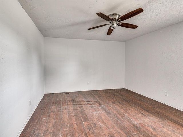 907 Oak Park Drive, Choctaw, OK 73020