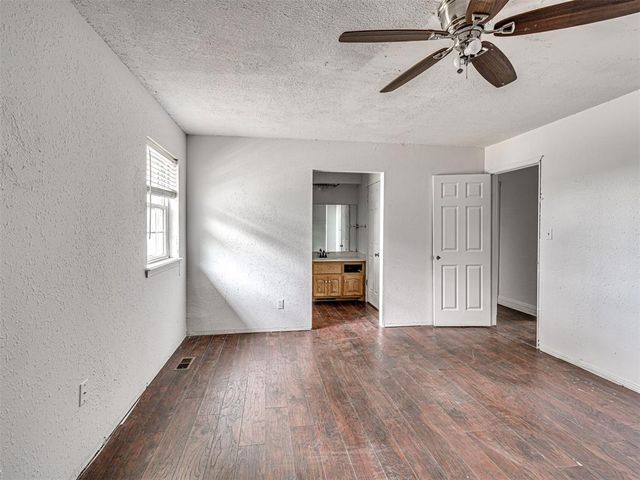 907 Oak Park Drive, Choctaw, OK 73020