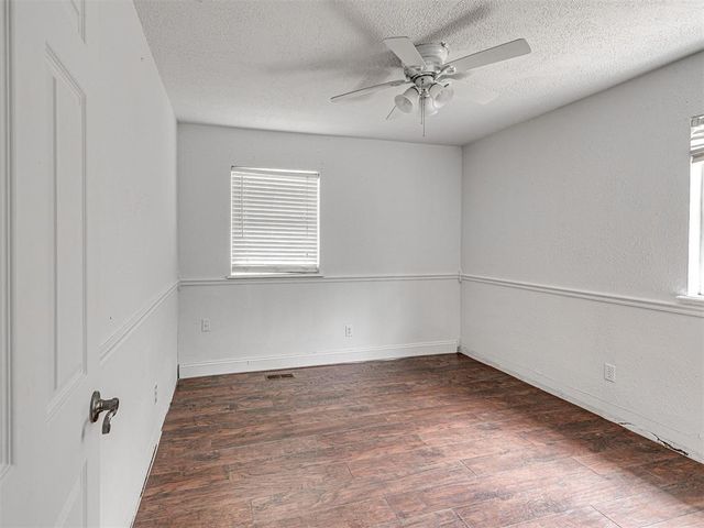 907 Oak Park Drive, Choctaw, OK 73020