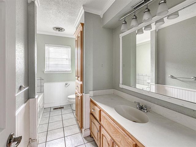 907 Oak Park Drive, Choctaw, OK 73020