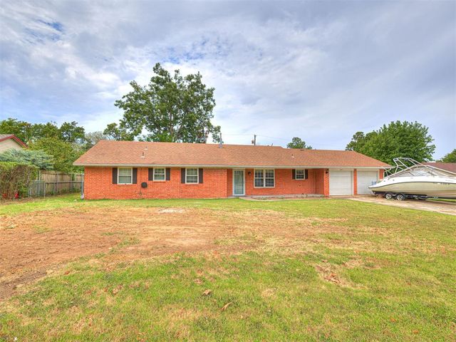 907 Oak Park Drive, Choctaw, OK 73020