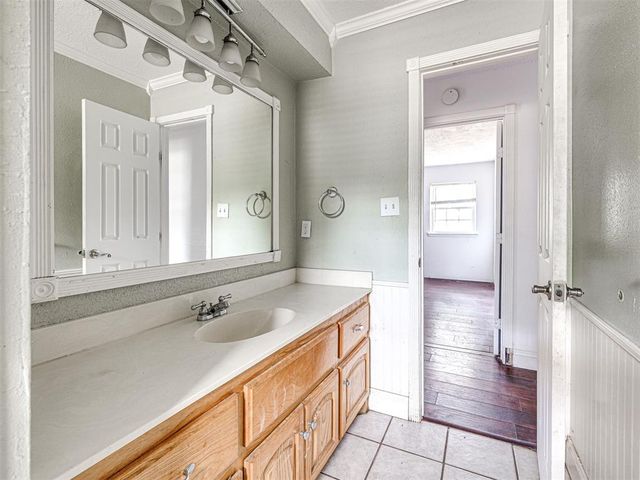 907 Oak Park Drive, Choctaw, OK 73020