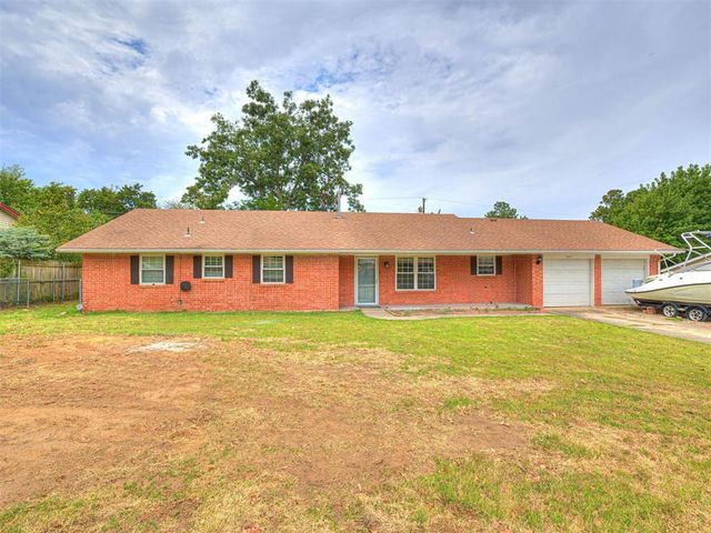 907 Oak Park Drive, Choctaw, OK 73020