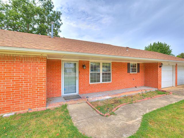 907 Oak Park Drive, Choctaw, OK 73020