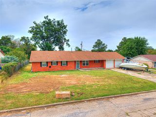 907 Oak Park Drive, Choctaw, OK 73020