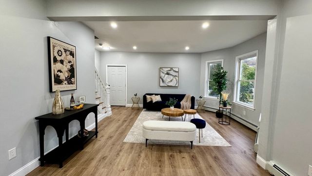 83 Arnold St, Methuen, MA 01844