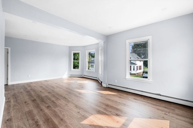 83 Arnold St, Methuen, MA 01844