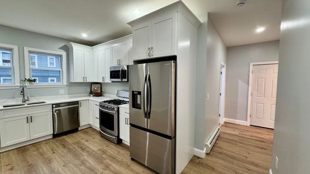 83 Arnold St, Methuen, MA 01844