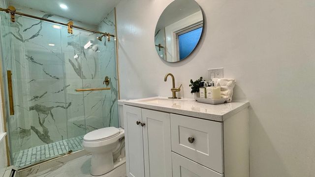 83 Arnold St, Methuen, MA 01844