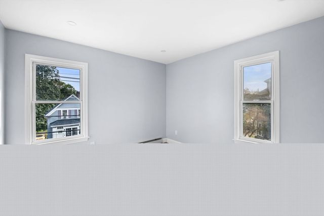 83 Arnold St, Methuen, MA 01844