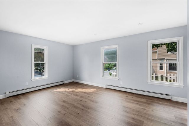 83 Arnold St, Methuen, MA 01844