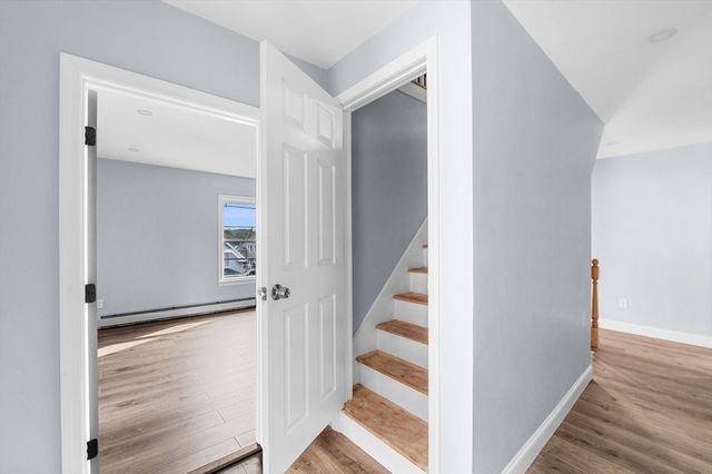 83 Arnold St, Methuen, MA 01844