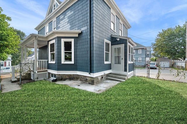 83 Arnold St, Methuen, MA 01844