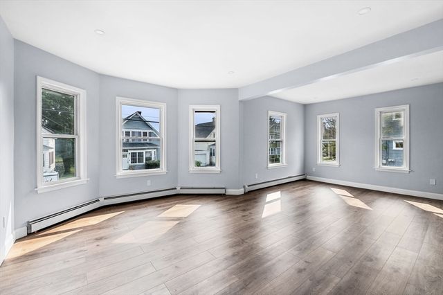 83 Arnold St, Methuen, MA 01844