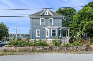 83 Arnold St, Methuen, MA 01844