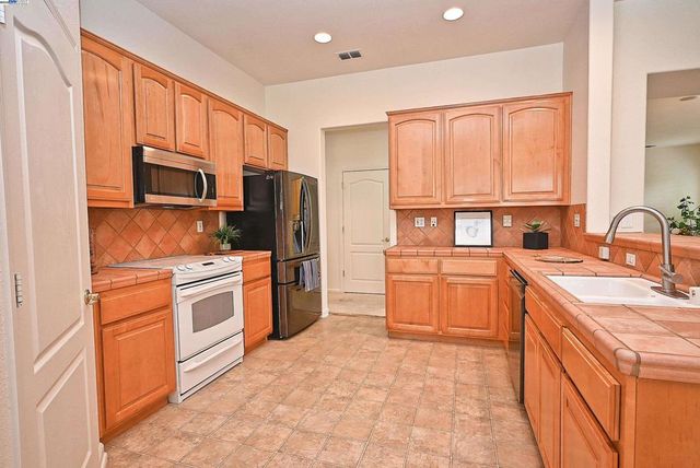 625 Pomona Dr, Brentwood, CA 94513