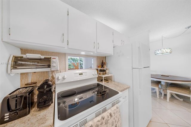 1015 SW 11th Ave 15K, Hallandale Beach, FL 33009