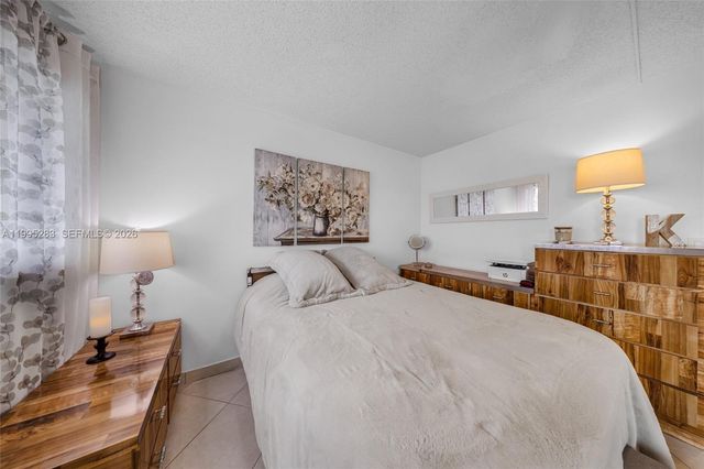 1015 SW 11th Ave 15K, Hallandale Beach, FL 33009