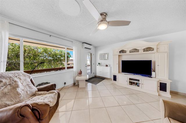 1015 SW 11th Ave 15K, Hallandale Beach, FL 33009