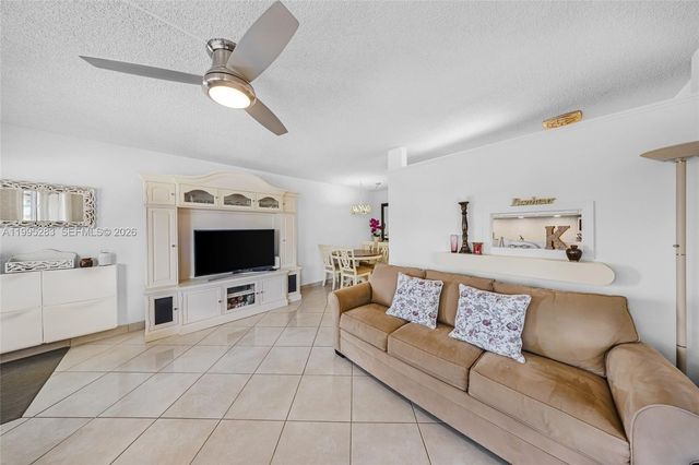 1015 SW 11th Ave 15K, Hallandale Beach, FL 33009