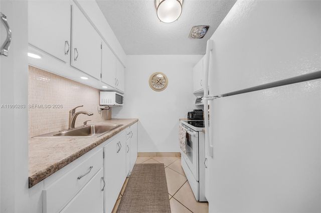 1015 SW 11th Ave 15K, Hallandale Beach, FL 33009