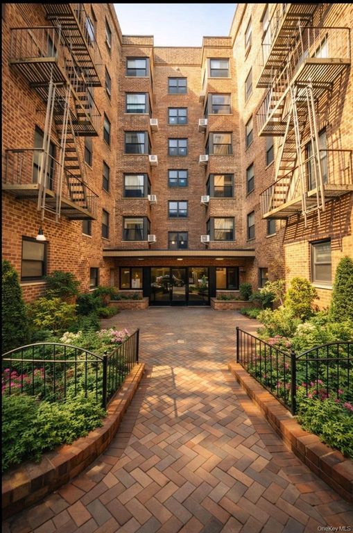 32-23 90th Street 103, East Elmhurst, NY 11369