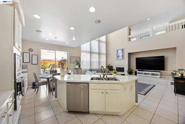 37338 Fowler St, Newark, CA 94560