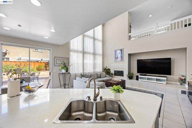 37338 Fowler St, Newark, CA 94560
