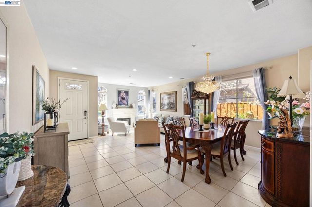 37338 Fowler St, Newark, CA 94560