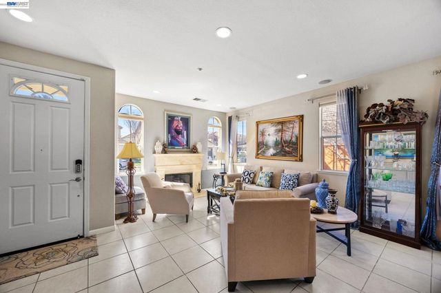 37338 Fowler St, Newark, CA 94560