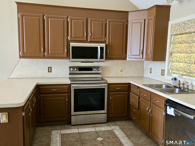 304 Brainard Road 29, Enfield, CT 06082