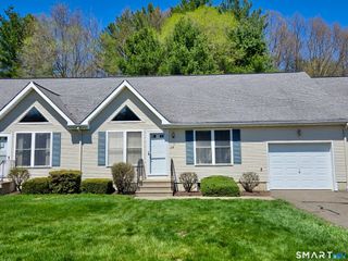 304 Brainard Road 29, Enfield, CT 06082