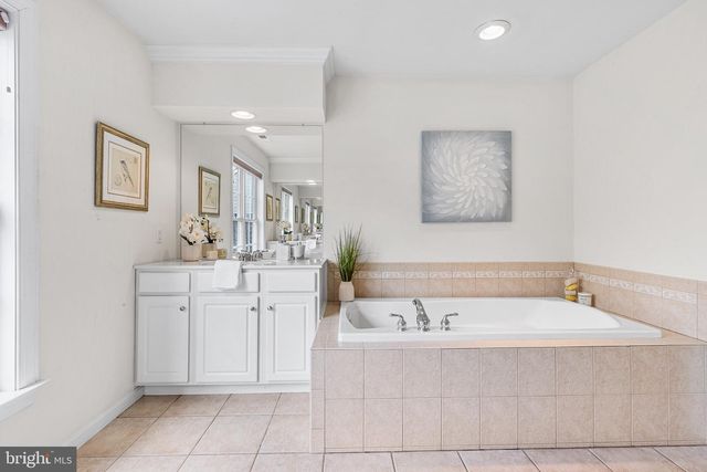 615 WILTSHIRE LN, Newtown Square, PA 19073