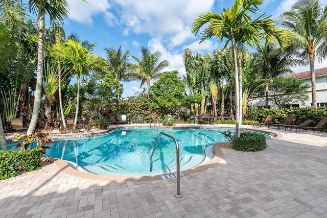 4545 Tara Cove Way, West Palm Beach, FL 33417