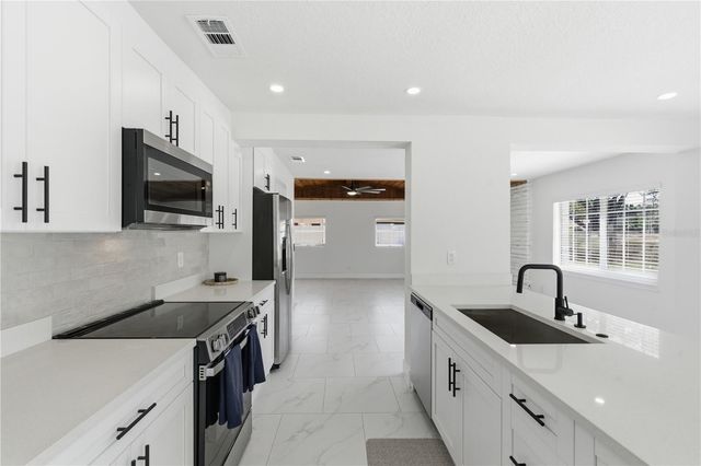 8205 TANGLEWOOD LANE, Tampa, FL 33615