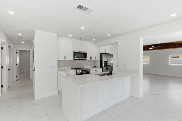 8205 TANGLEWOOD LANE, Tampa, FL 33615