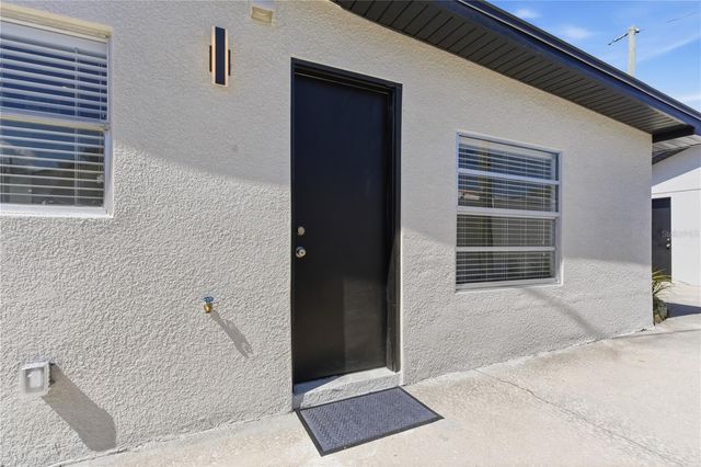 8205 TANGLEWOOD LANE, Tampa, FL 33615