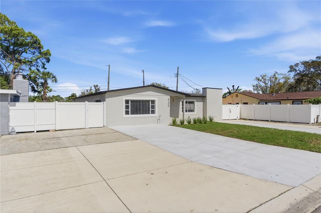 8205 TANGLEWOOD LANE, Tampa, FL 33615