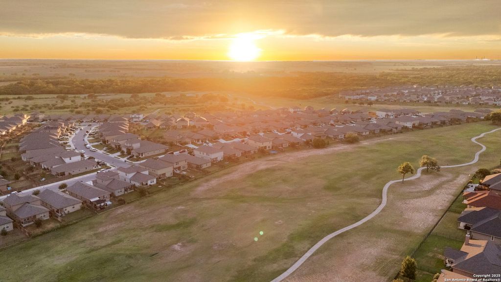 201 Middle Green, Floresville, TX 78114