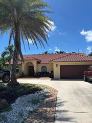 330 SW 14th St, Deerfield Beach, FL 33441