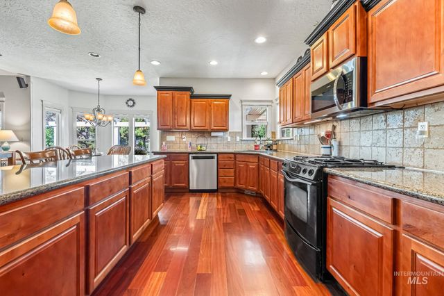 2813 S Bayhill Ct, Nampa, ID 83686